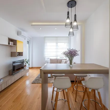 Modern Living - Academic - Private Parking * Novi Sad