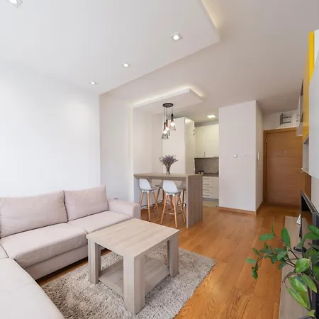 Modern Living - Academic - Private Parking Apartment *