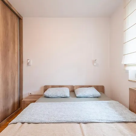 Modern Living - Academic - Private Parking Apartman