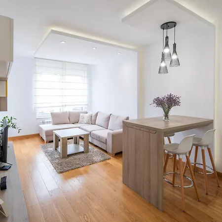 Modern Living - Academic - Private Parking *