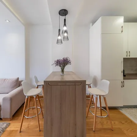 Modern Living - Academic - Private Parking * Novi Sad